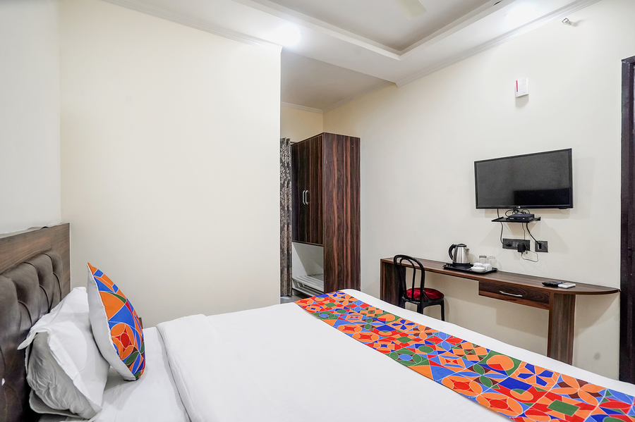 fabhotel 17 suites kailash hospital