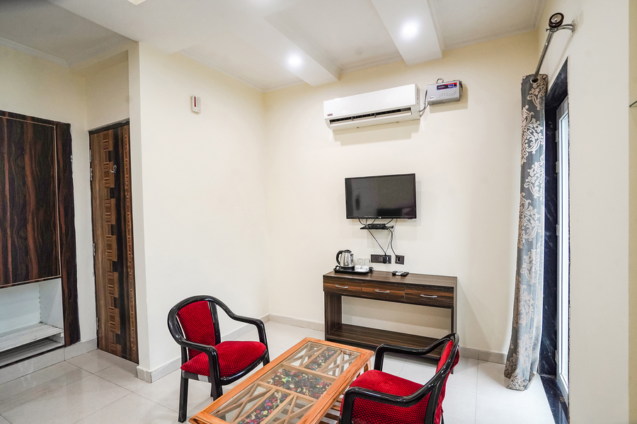 fabhotel 17 suites kailash hospital