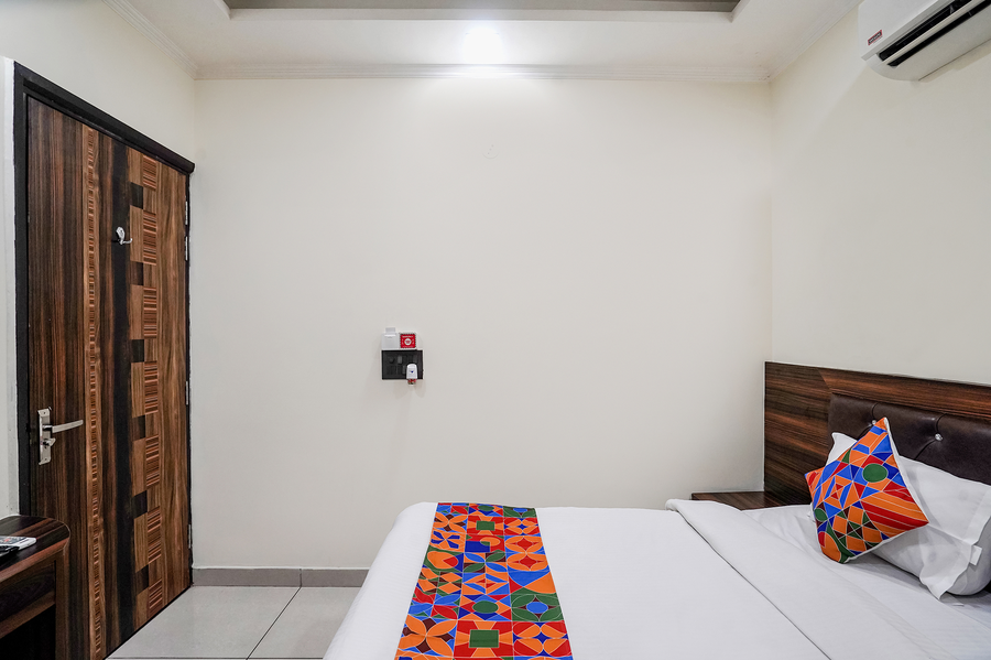 fabhotel 17 suites kailash hospital