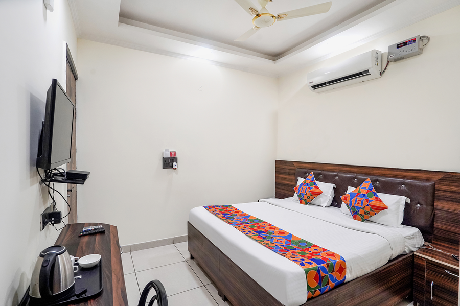 fabhotel 17 suites kailash hospital