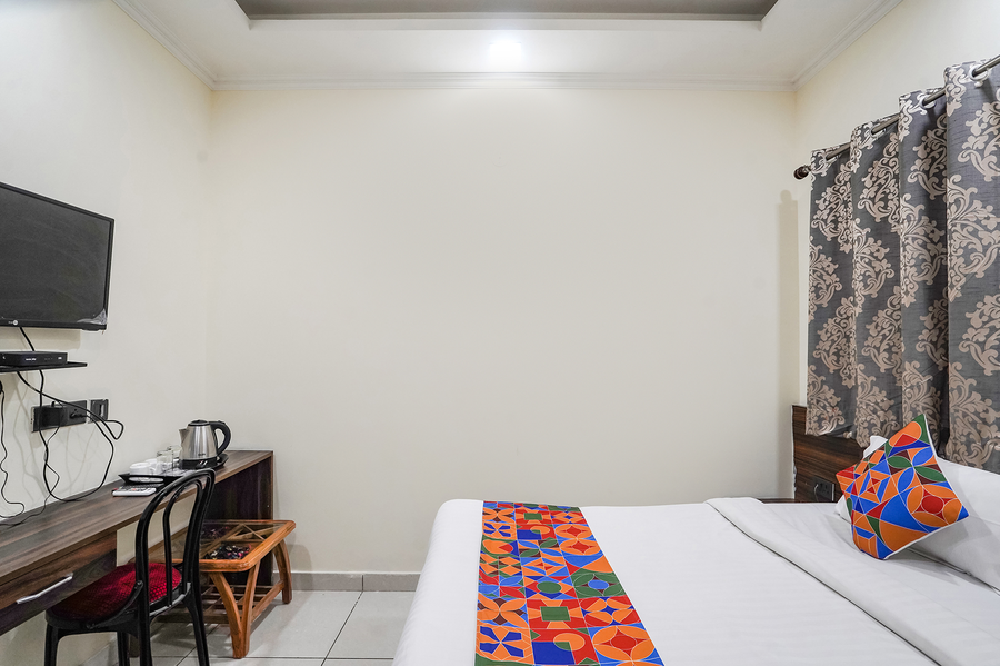 fabhotel 17 suites kailash hospital