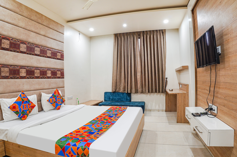 fabhotel om palace
