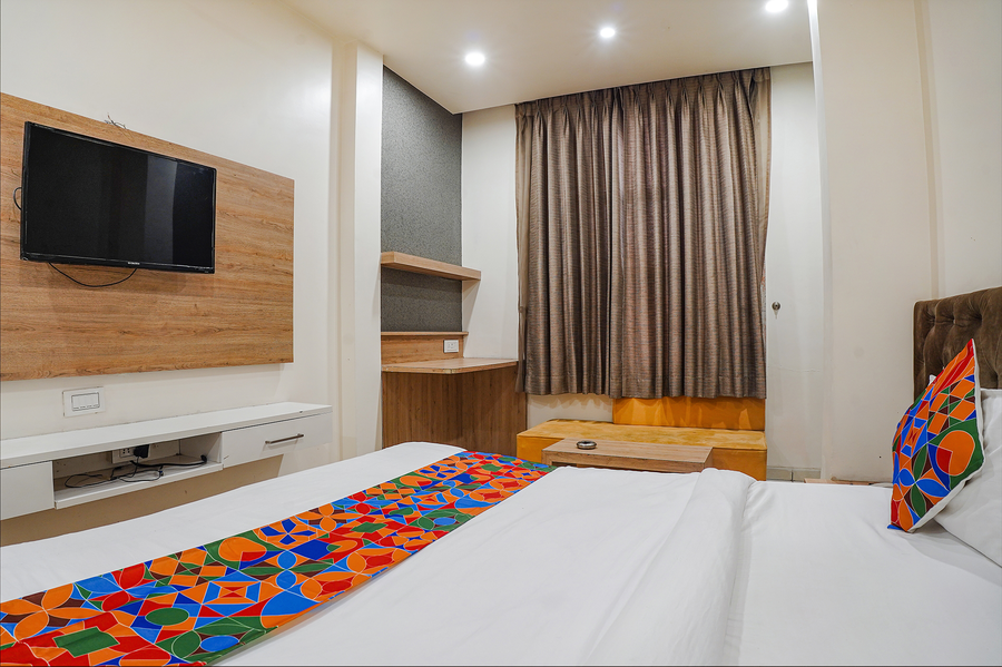 fabhotel om palace