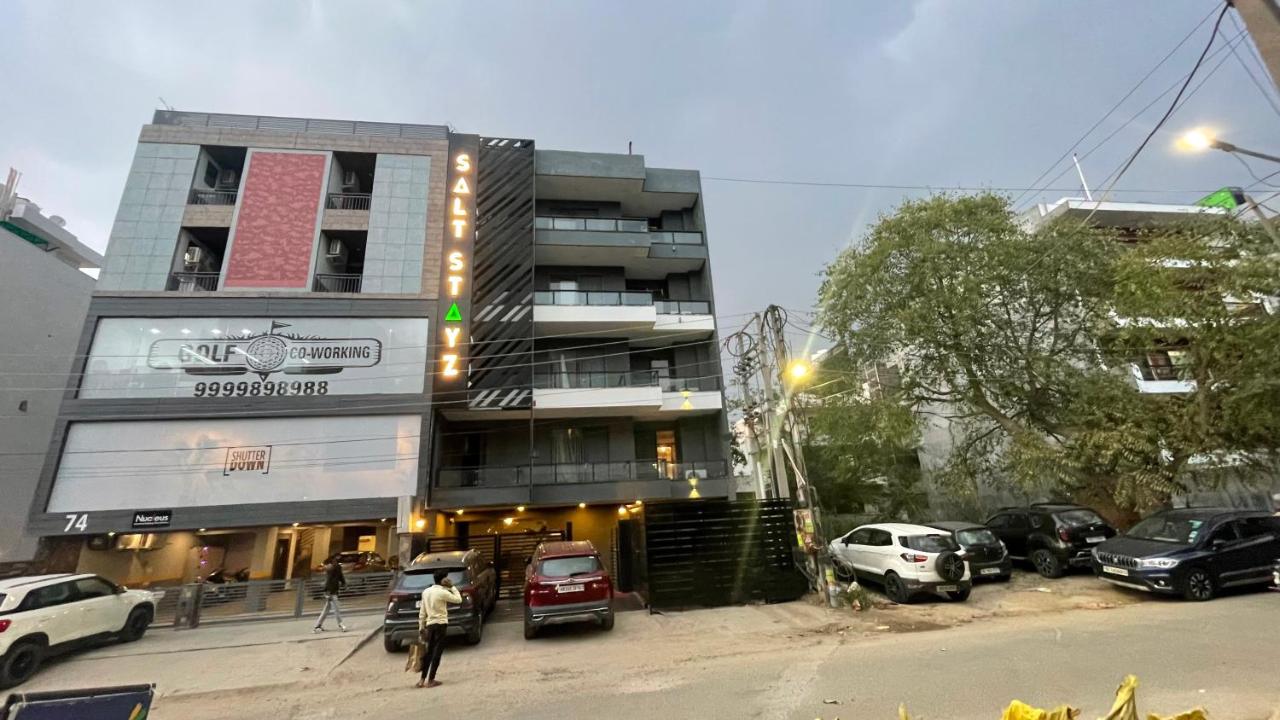 saltstayz express golf course road and dlf phase 1