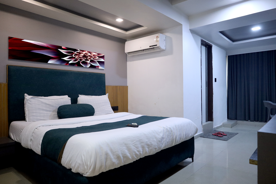 hotel gold leaf