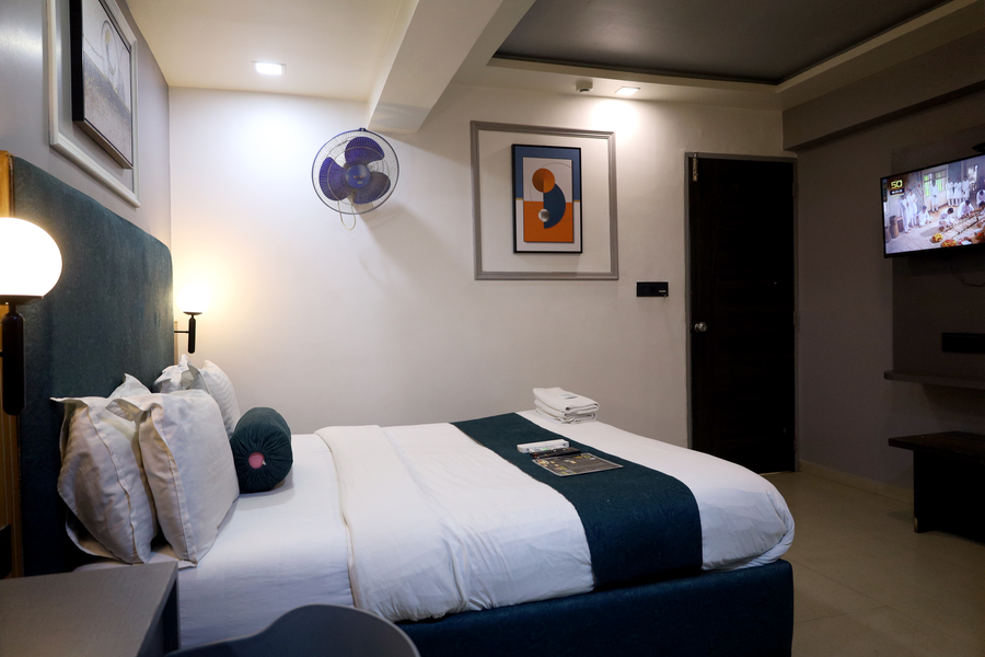 hotel gold leaf
