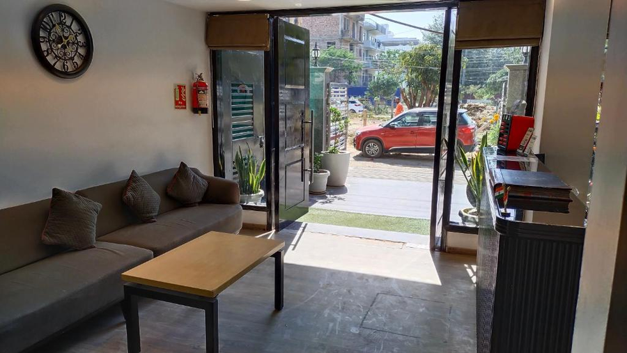 saltstayz express medicity near medanta hospital