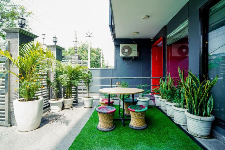 saltstayz express medicity near medanta hospital