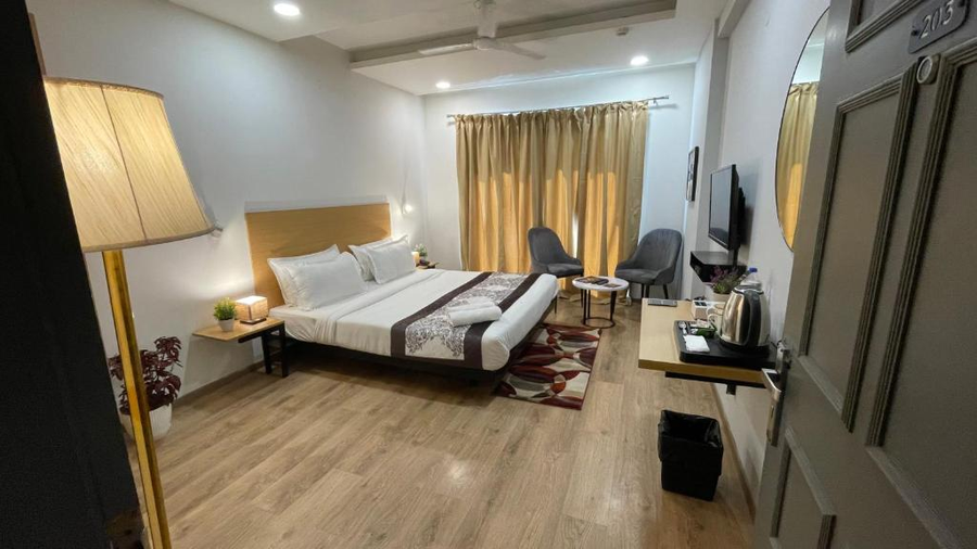 saltstayz express medicity near medanta hospital