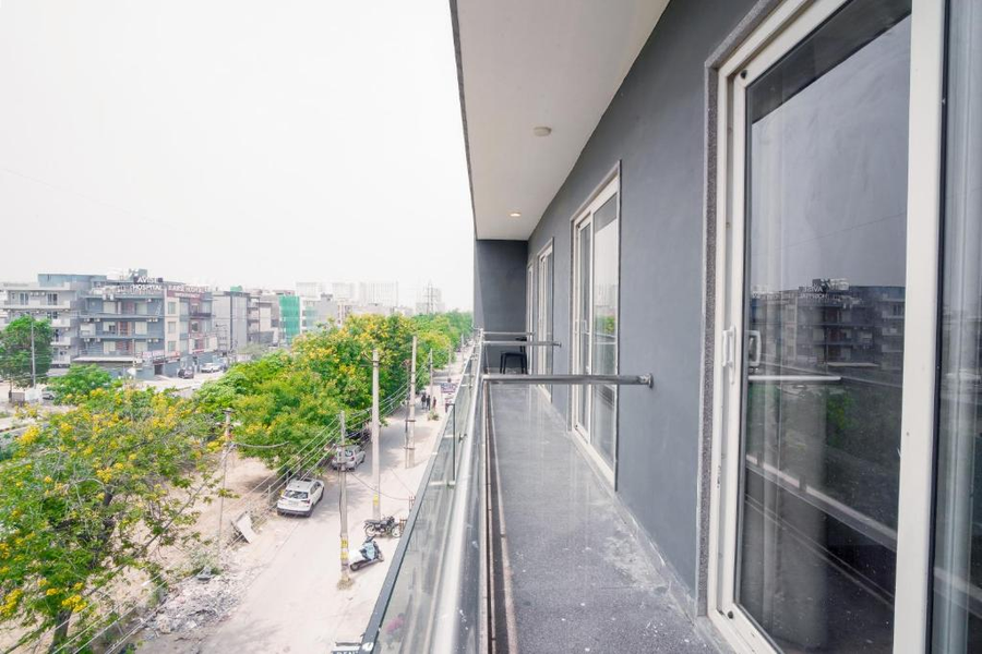 saltstayz express medicity near medanta hospital