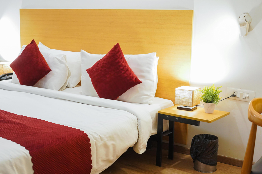 saltstayz express medicity near medanta hospital