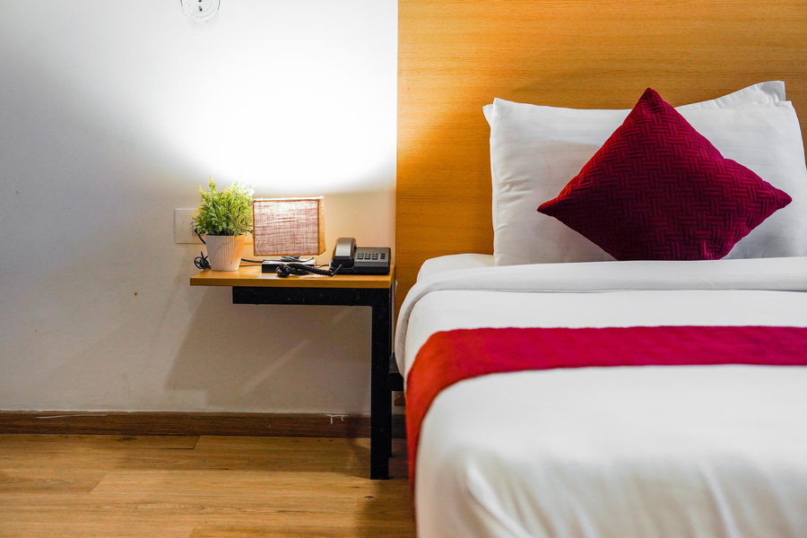 saltstayz express medicity near medanta hospital