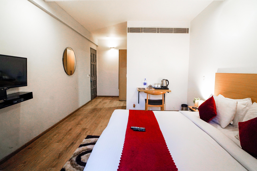 saltstayz express medicity near medanta hospital