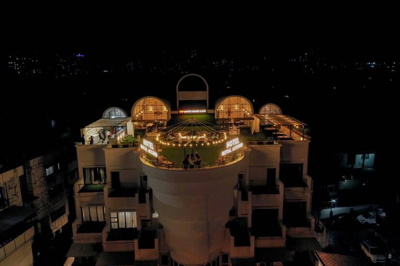 Hotel Royal Accord,Adajan Patiya,3 star