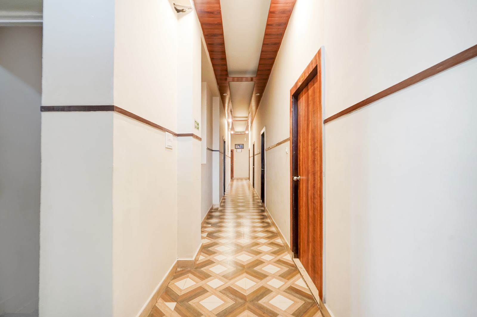 Townhouse City Mall Kota Formerly Hotel High Society,Opp. To Vishal Mega Mart, Kotri, Road, Gumanpura Rd, Gumanpura, Kota, Rajasthan 324007,3 star