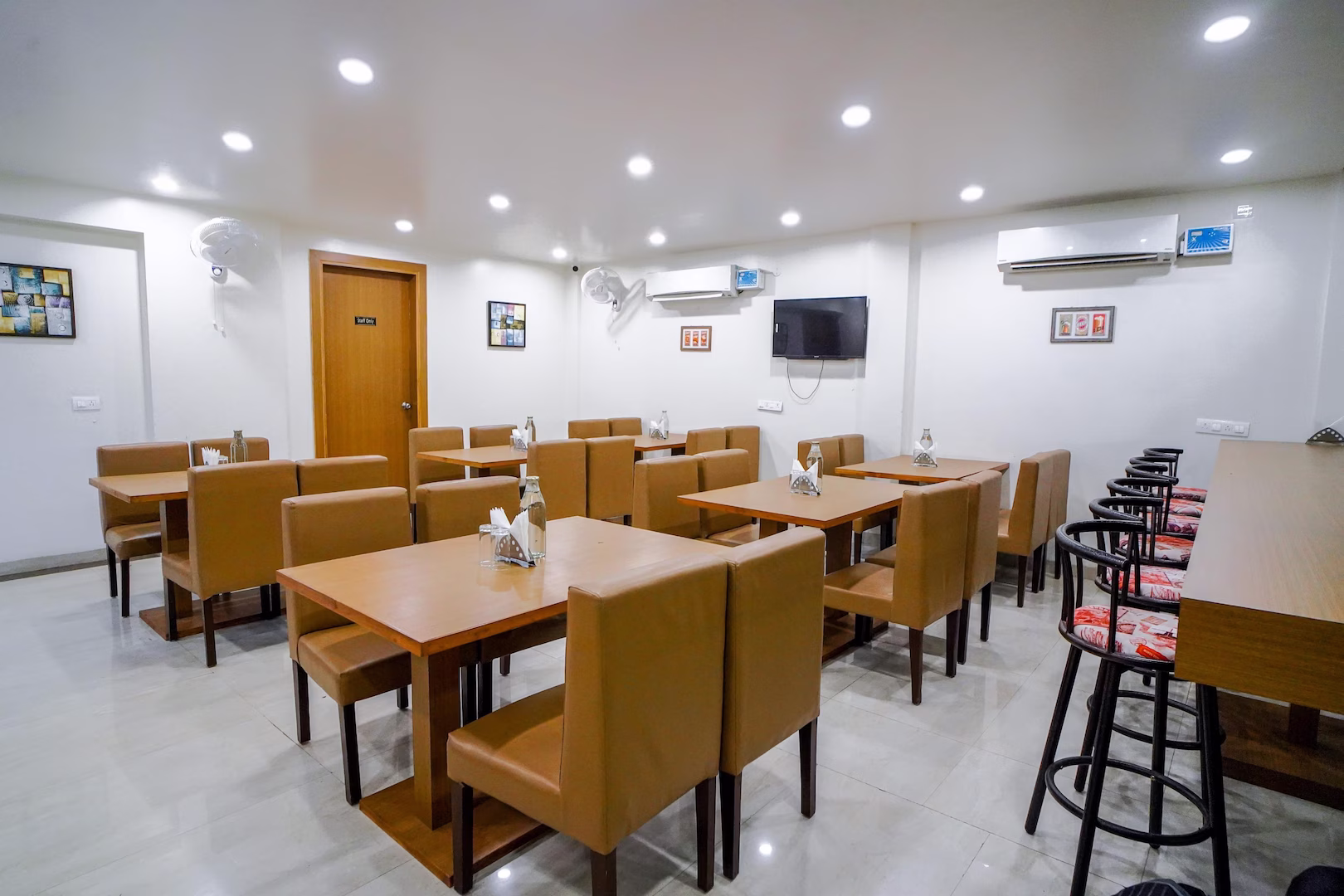 saltstayz select unitech cyber park