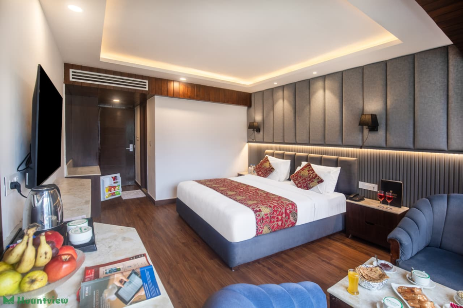 Hotel Mount View,Main Market Pahalgham,4 star