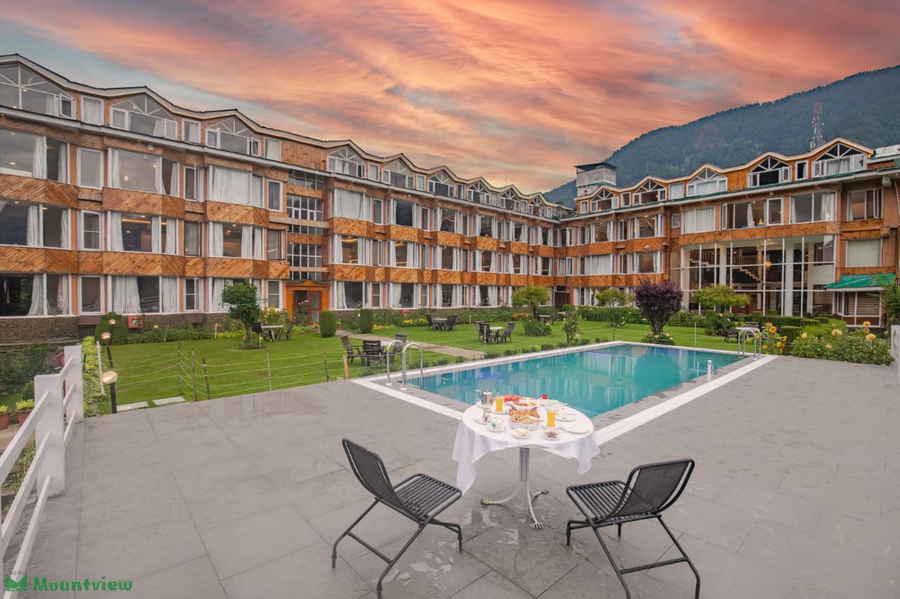 Hotel Mount View,Main Market Pahalgham,4 star