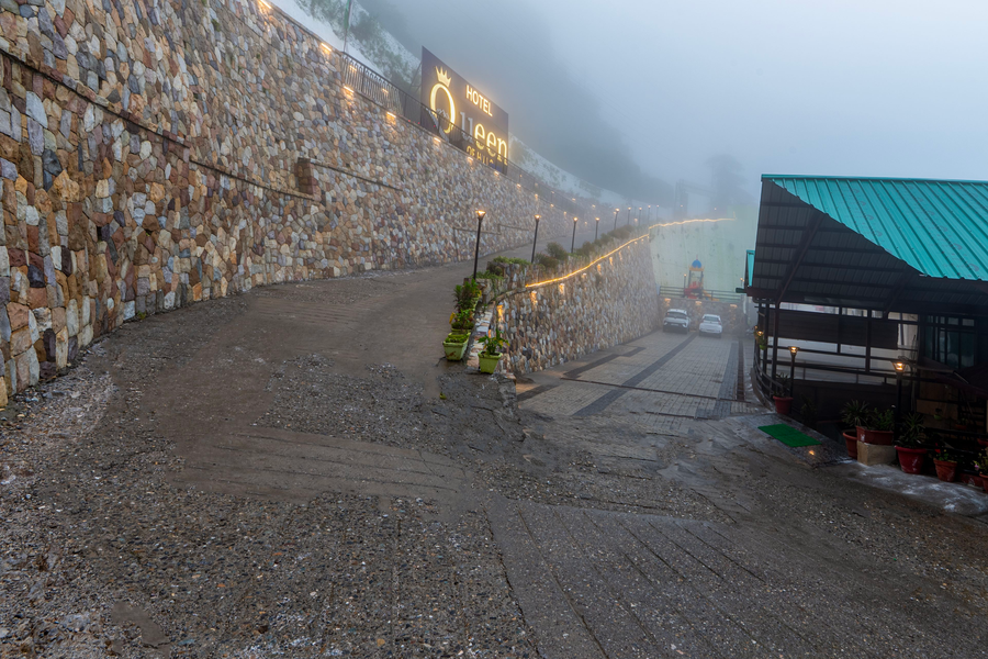 treebo premium queen of hills near mall road