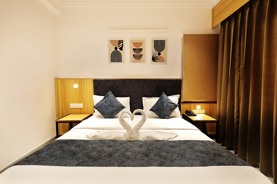 hotel sparkle inn just 400 meters from udaipur railway station