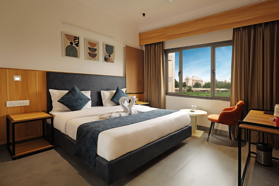 hotel sparkle inn just 400 meters from udaipur railway station