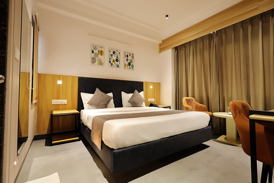 hotel sparkle inn just 400 meters from udaipur railway station