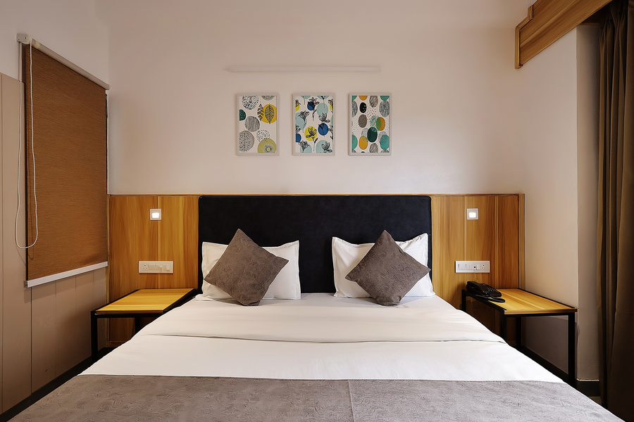 hotel sparkle inn just 400 meters from udaipur railway station