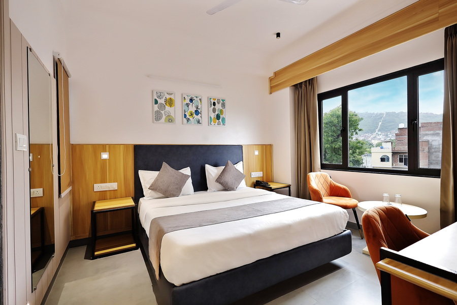 hotel sparkle inn just 400 meters from udaipur railway station