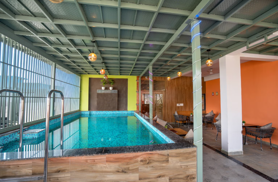 hotel sparkle inn just 400 meters from udaipur railway station