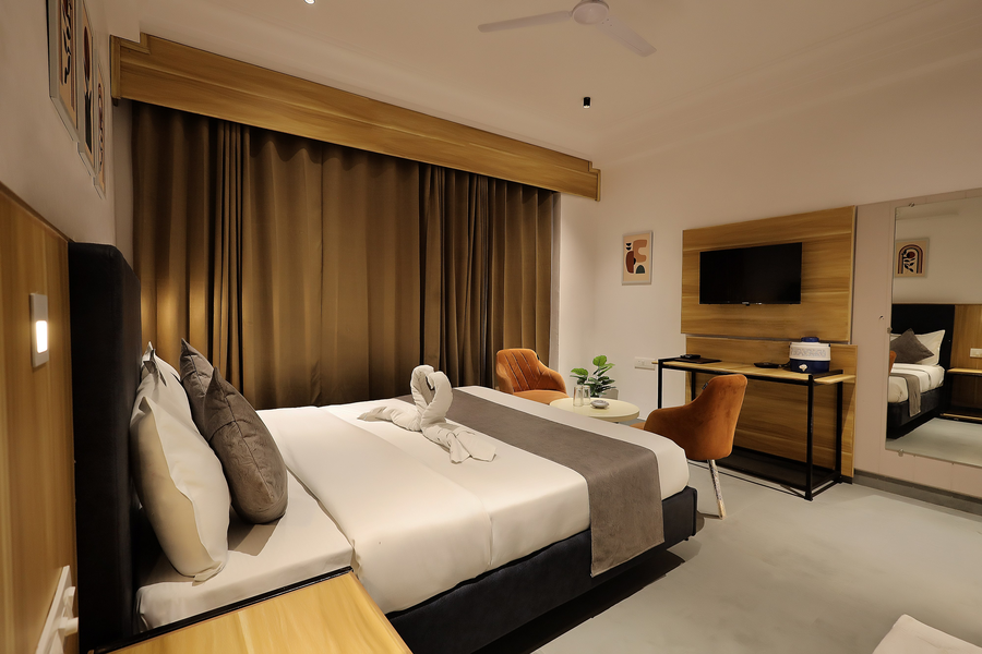 hotel sparkle inn just 400 meters from udaipur railway station