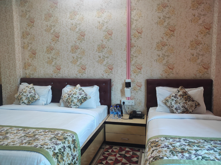 hotel rising sun