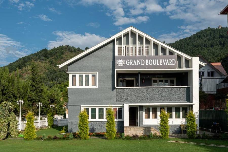 Hotel Grand Boulevard,Dal Lake,4 star