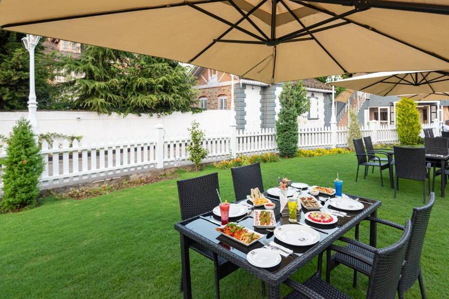 Hotel Grand Boulevard,Dal Lake,4 star