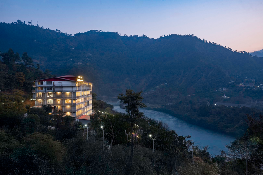 SPT Clarks Inn Suite Mandi