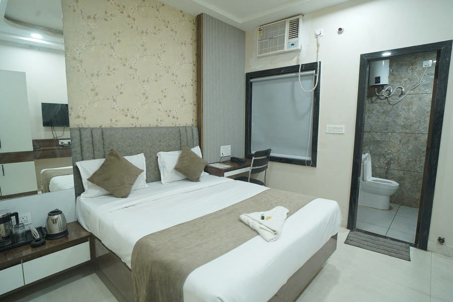 hotel adhiraj inn