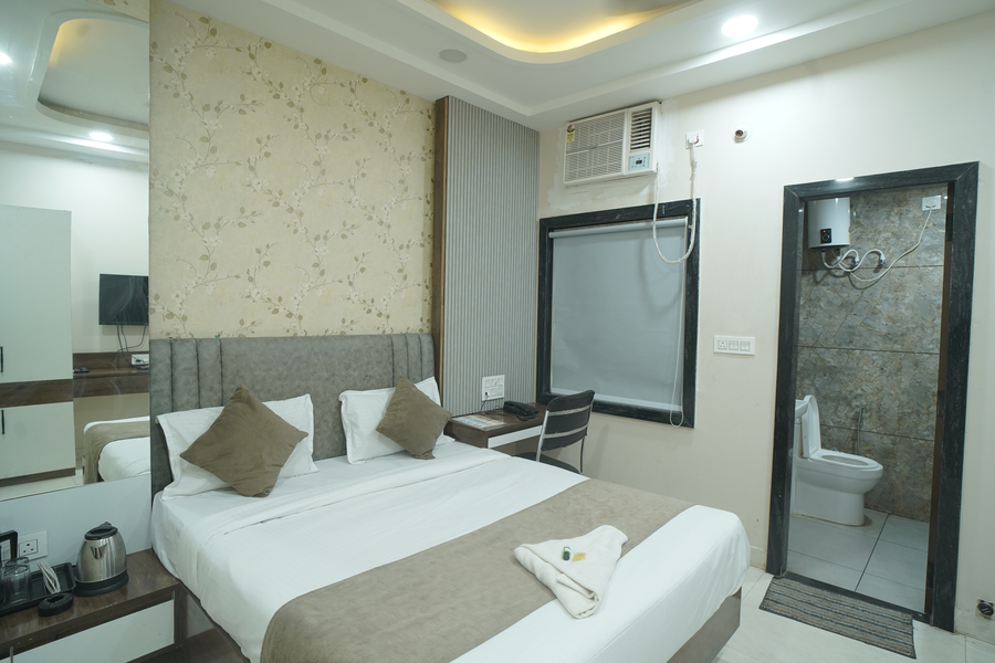 hotel adhiraj inn