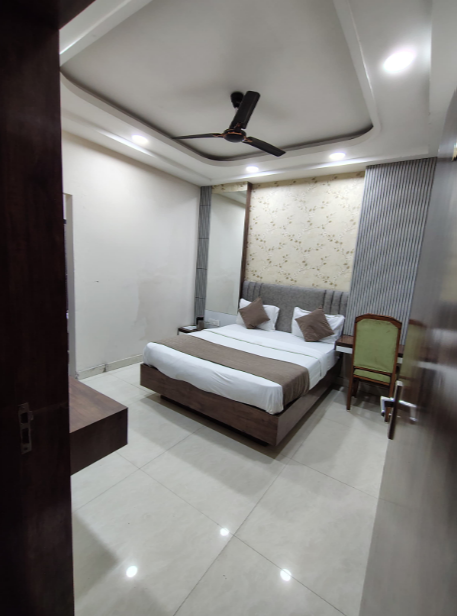 hotel adhiraj inn