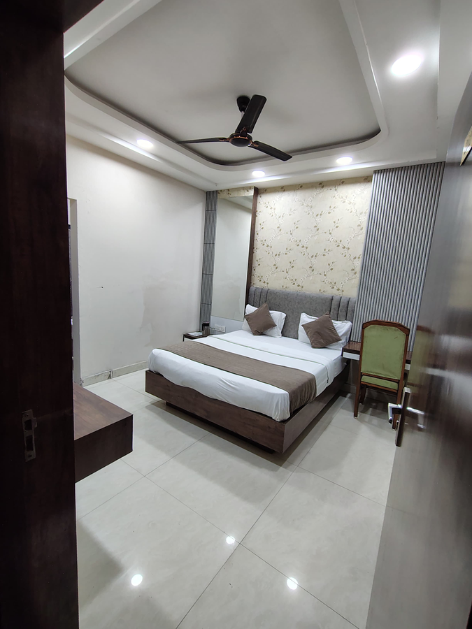 hotel adhiraj inn