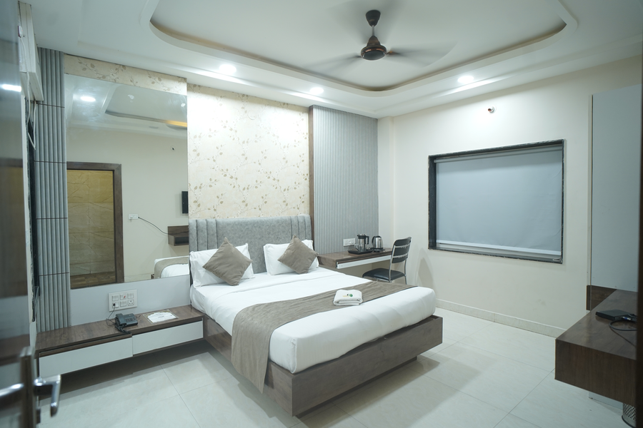 Hotel Adhiraj Inn,Electricity Board Area,3 star