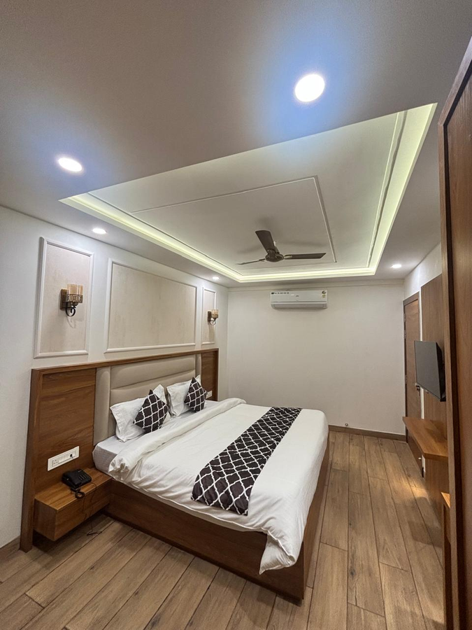 Hotel G R Residency,Near Golden Temple,3 star