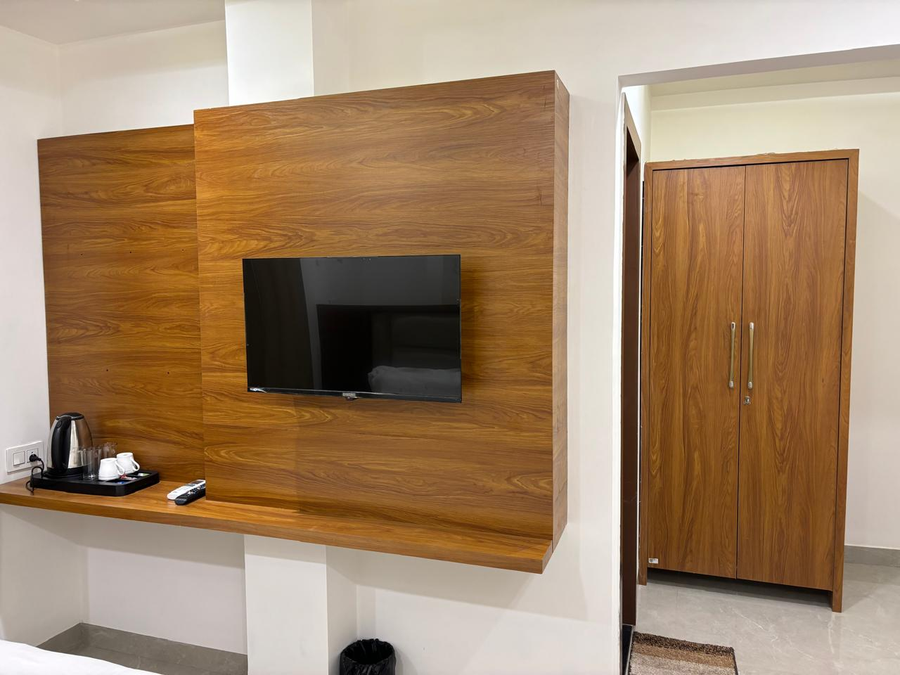 hotel g r residency