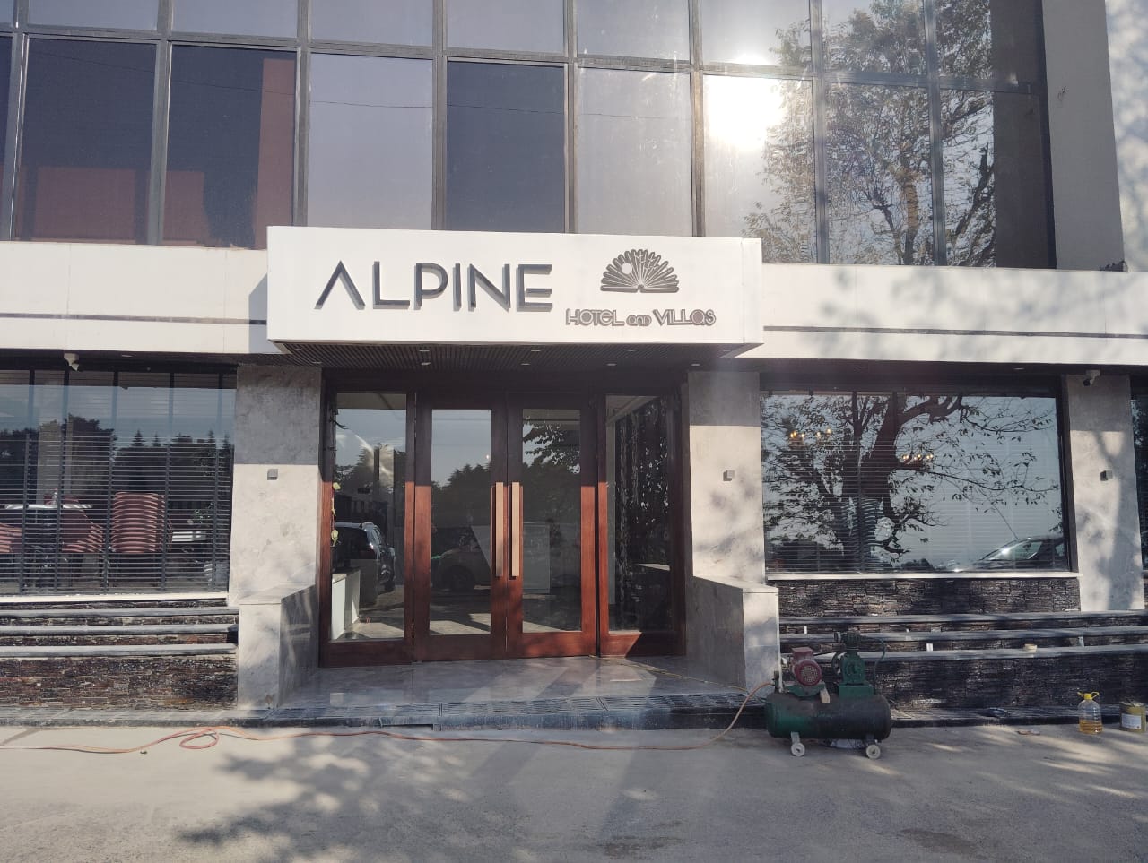 Alpine Hotel And Villas