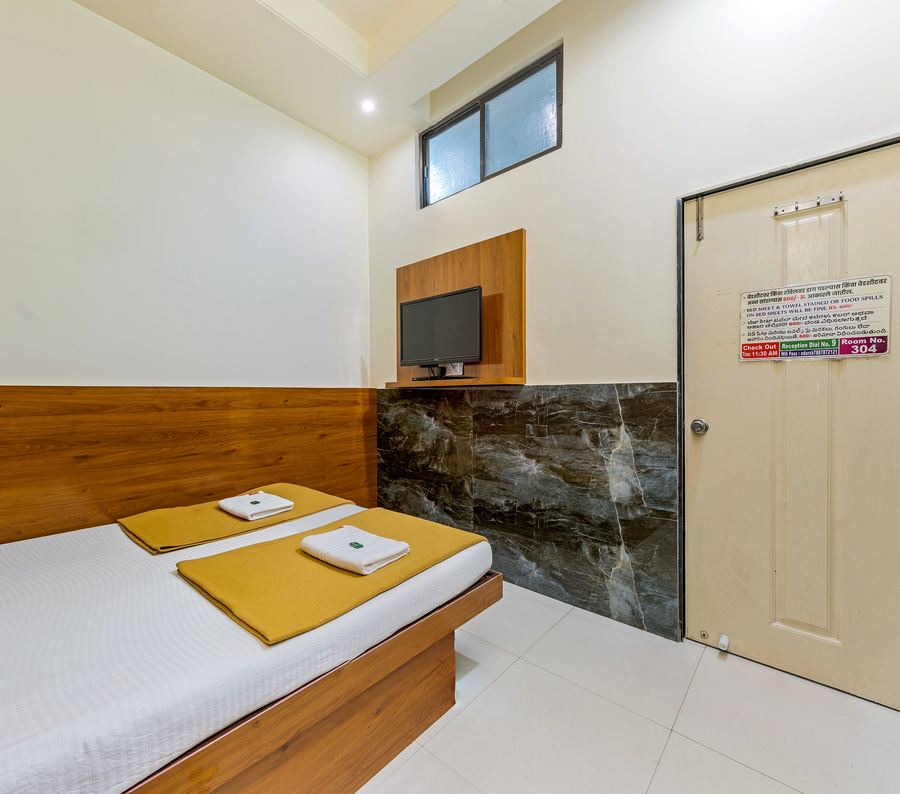 hotel adarsh deluxe