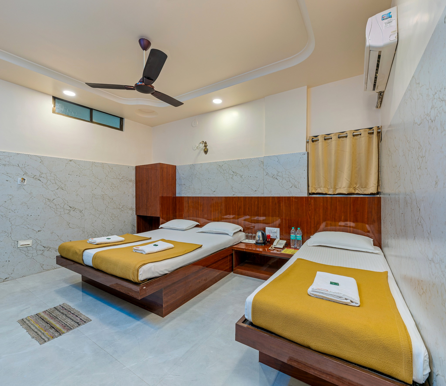 hotel adarsh deluxe