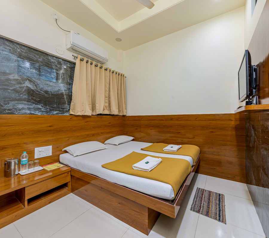 hotel adarsh deluxe