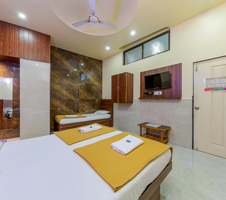 hotel adarsh deluxe