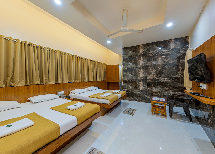 hotel adarsh deluxe