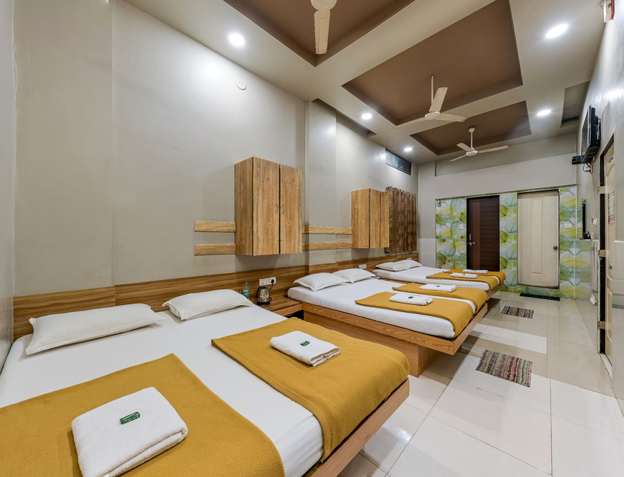 hotel adarsh deluxe
