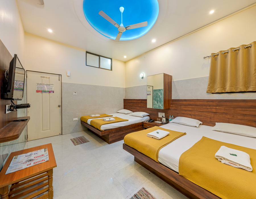 hotel adarsh deluxe