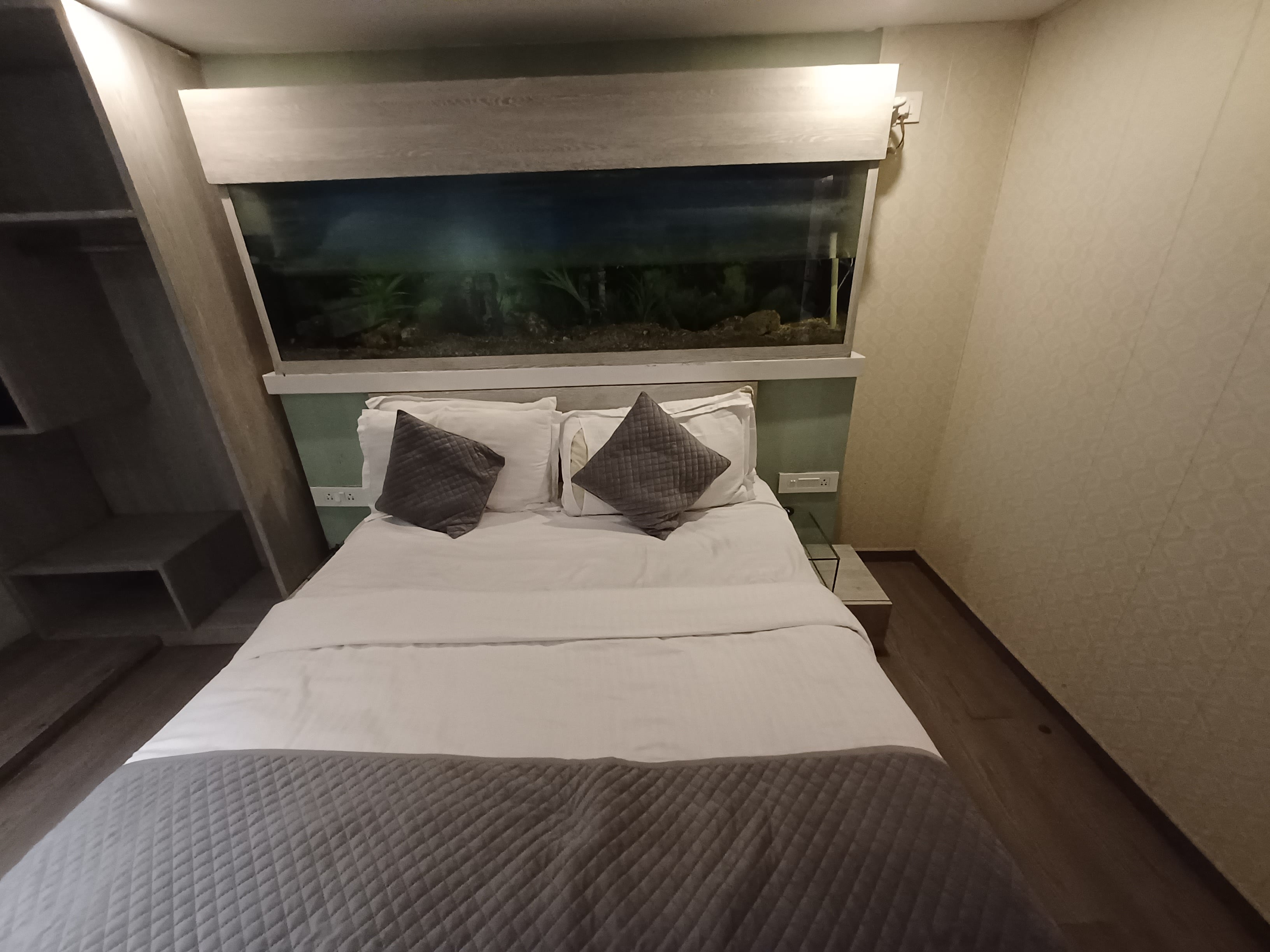 Hotel Golden Oak,C-Scheme,3 star